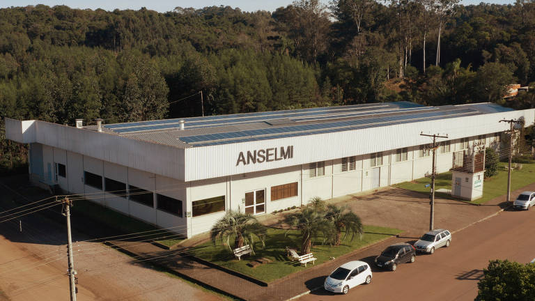 Malharia Anselmi tem sede na cidade de Farroupilha, no Rio Grande do Sul, e estoque em lojas de shoppings de luxo em São Paulo