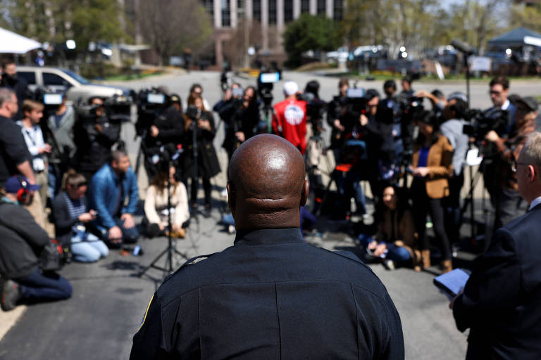 O chefe da polícia de Nashville, John Drake, em entrevista coletiva após ataque a escola local