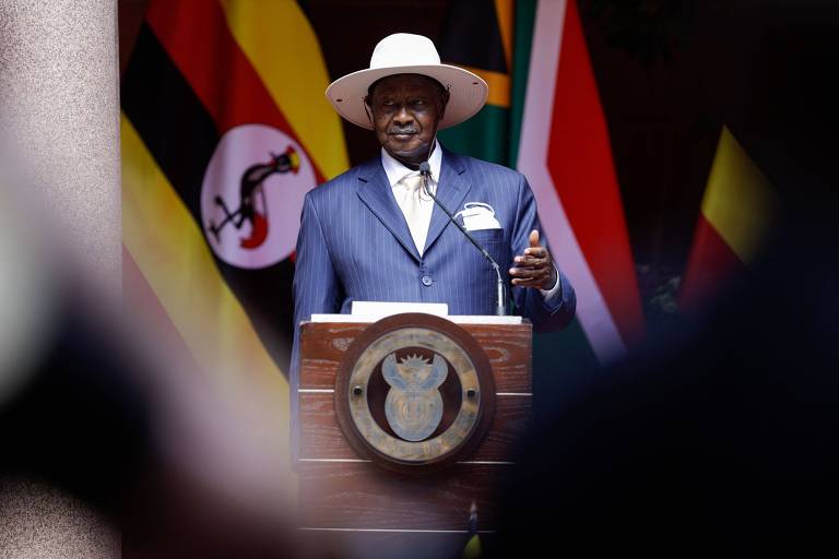 Ditador de Uganda conclama África a 'salvar o mundo' de ameaça LGBTQIA+