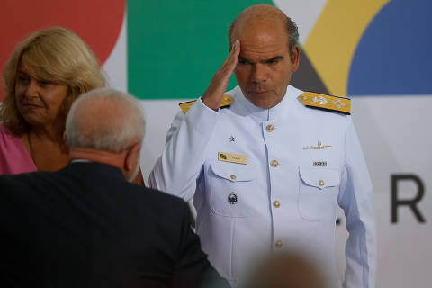BRASILIA, DF,  BRASIL,  04-04-2023, 12h00:O comandante da Marinha Marcos Sampaio Olsen. O presidente Luiz Inácio Lula da Silva e a primeira dama Janja Lula da Silva, acompanhados do ministro da Defesa José Múcio Monteiro, participam de cerimônia de apresentação de oficiais generais recém promovidos, no Palácio do Planalto. (Foto: Pedro Ladeira/Folhapress, PODER)