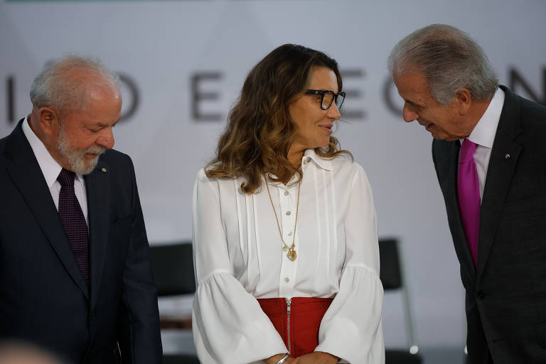 Desde novembro de 2022, Múcio começou a trabalhar para construir pontes entre o presidente e a cúpula das Forças Armadas; na ocasião, o então comandante da Marinha, Almir Garnier Santos, recusou se reunir com Múcio