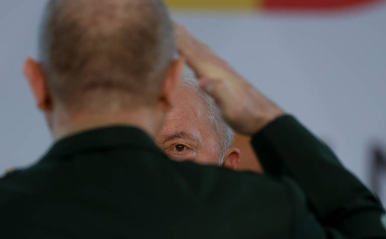O presidente Luiz Inácio Lula da Silva (PT) em cerimônia de apresentação de oficiais generais recém-promovidos, no Palácio do Planalto, em Brasília