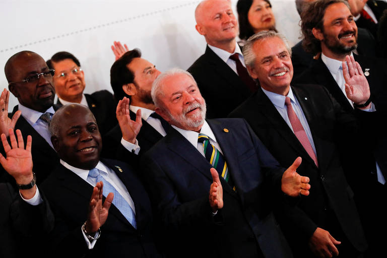 Lula ao lado de líderes das Américas durante foto oficial da Cúpula da Celac, a Comunidade de Estados Latino-Americanos e Caribenhos, realizada em Buenos Aires, na Argentina
