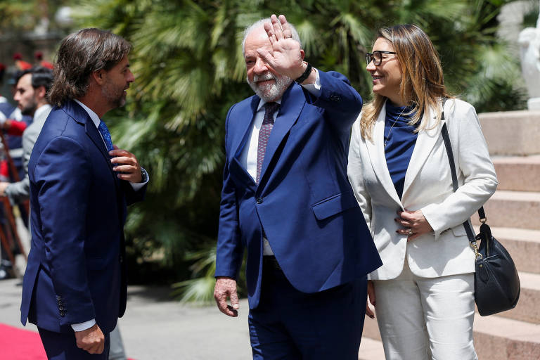 Após passagem por Buenos Aires, Lula esteve no Uruguai, onde se encontrou com seu homólogo Luis Lacalle Pou em Montevidéu