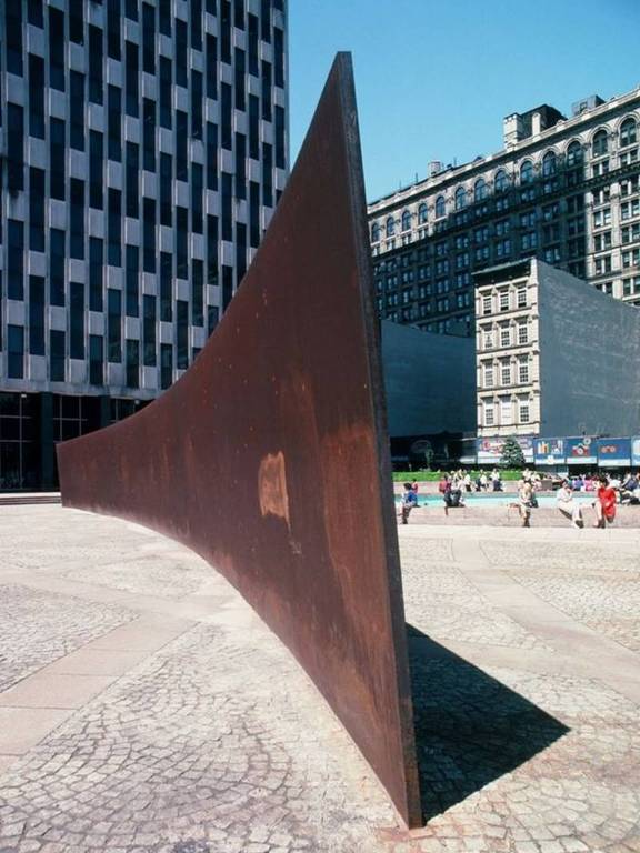 A escultura 'Tilted Arc', de Richard Serra