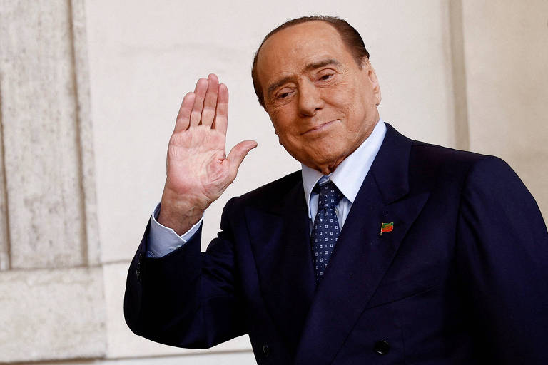 Silvio Berlusconi deixa UTI em Milão, mas continua internado