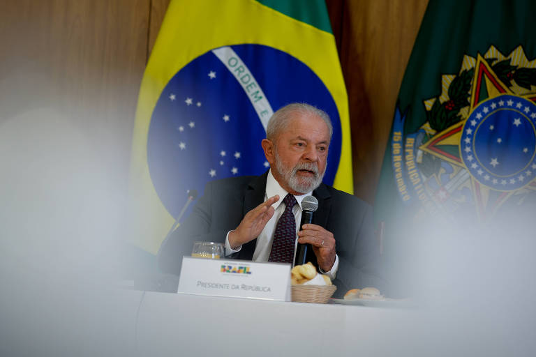 Lula diz não ter pressa e evita se comprometer com indicação de negro ou mulher ao STF