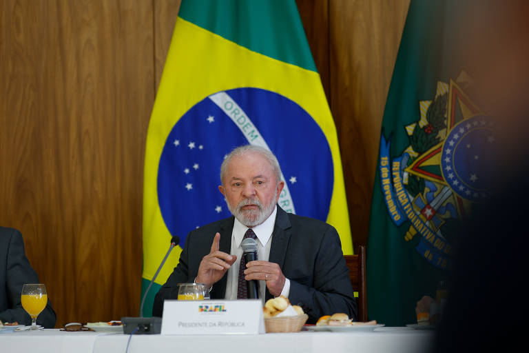 Lula participa de café da manhã com jornalistas