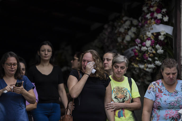 Crianças vítimas de ataque em creche são enterradas em Blumenau (SC)