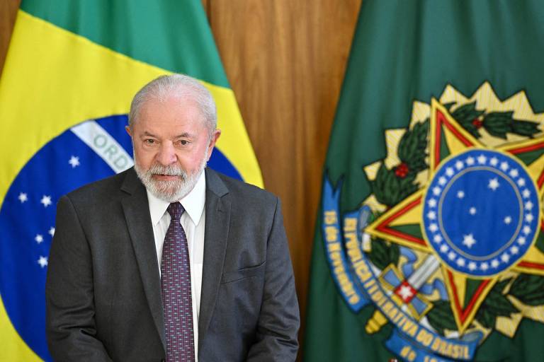Senadores defendem que Lula adie indicação de Zanin ao STF, mas aliados resistem