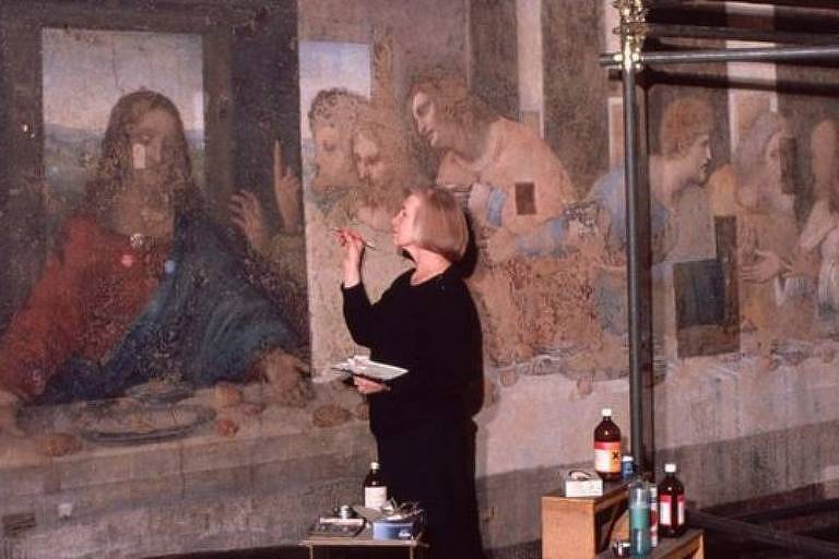 A restauradora Pinin Brambilla durante trabalho na 'Santa Ceia' de Leonardo da Vinci