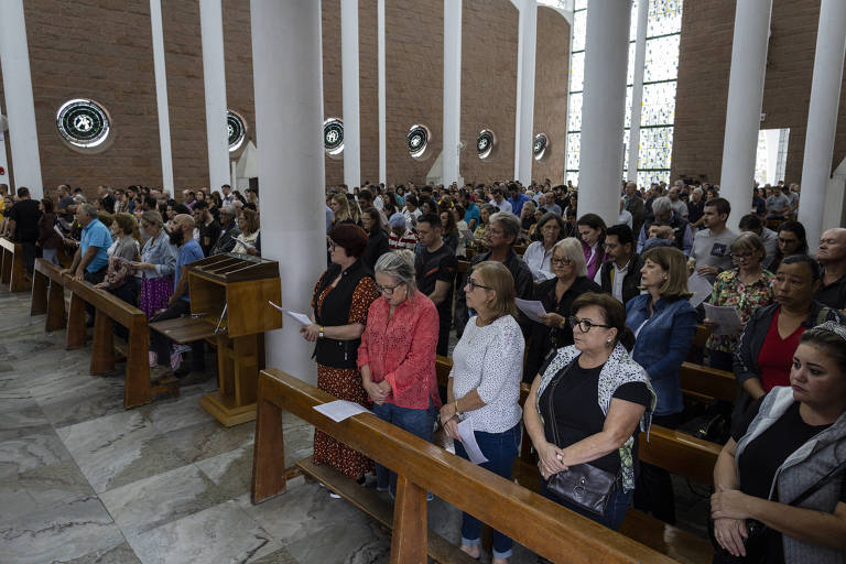 Oração pelas vítimas de ataque a creche marcam Sexta da Paixão em Blumenau