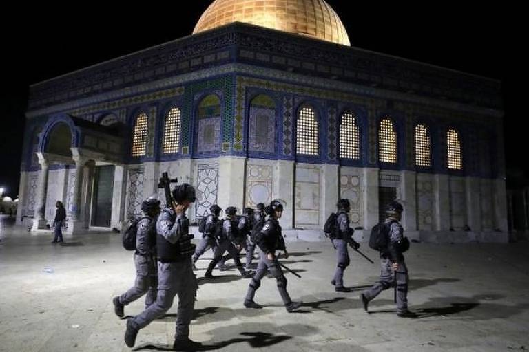Tensão aumentou entre judeus e palestinos após ação policial em mesquita que é considerada sagrada pelos muçulmanos