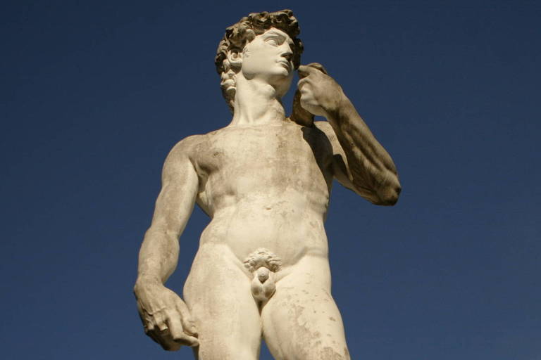 Por que as estátuas feitas na Antiguidade possuem pênis que são tão pequenos