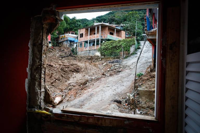 Tarcísio desiste de ação para demolir casas em área da tragédia de São Sebastião