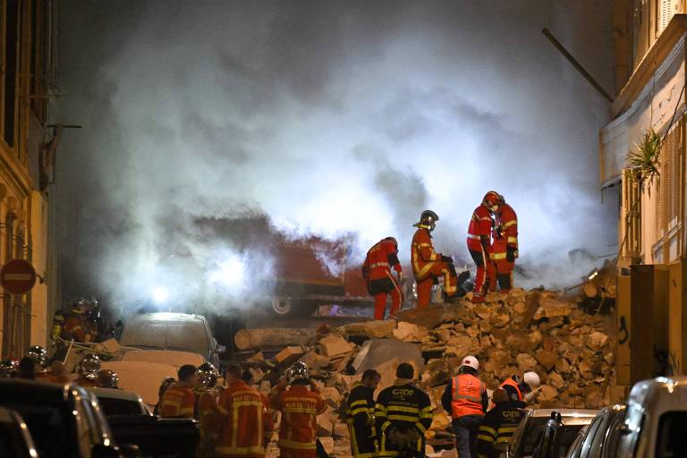 Equipes de resgate buscam vítimas de desabamento em Marselha, na França