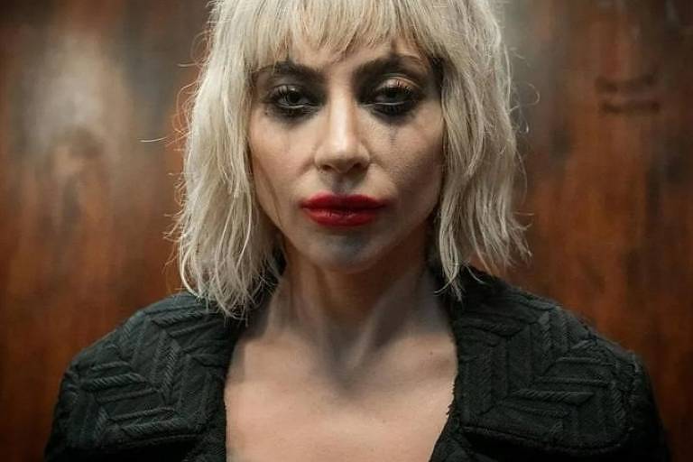Cantora Lady Gaga caracterizada de Arlequina em 'Coringa 2'