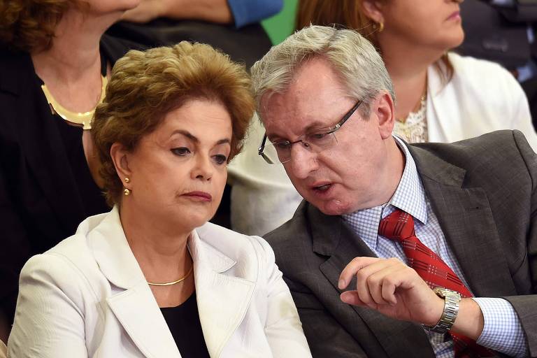A ex-presidente Dilma Rousseff e seu então ministro da Ciência e Tecnologia, Celso Pansera