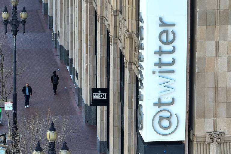 Logo do Twitter é exibindo na sede da companhia, em San Francisco (EUA) 