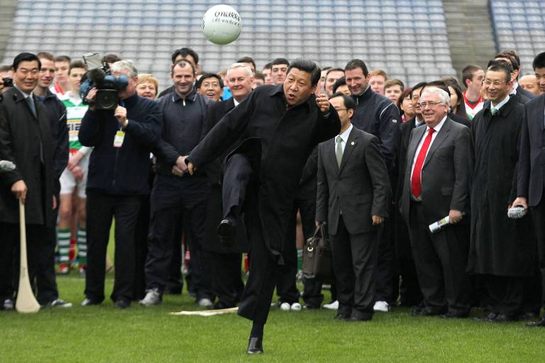Xi Jinping participa de um evento no estádio Croke Park, em Dublin, em 2012, enquanto era vice-presidente da China