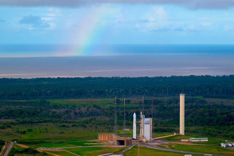 Ariane 5 pouco antes do lançamento da sonda Juice, em Kourou, na Guiana Francesa