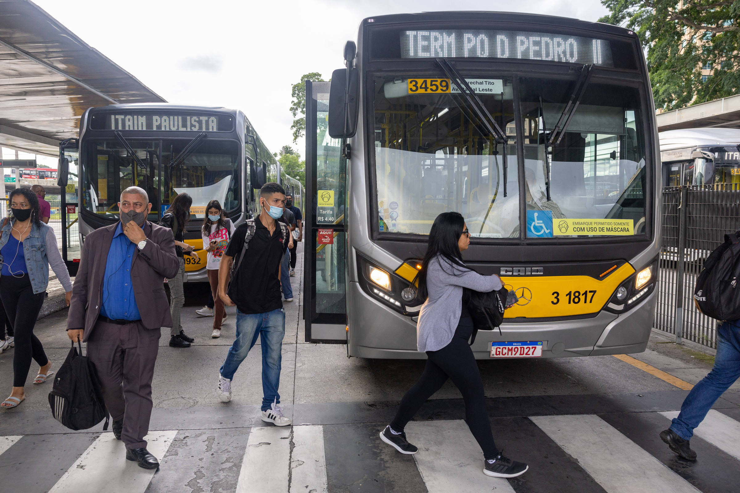 Justiça dá 48 horas para Nunes explicar aumento de tarifa de ônibus em SP