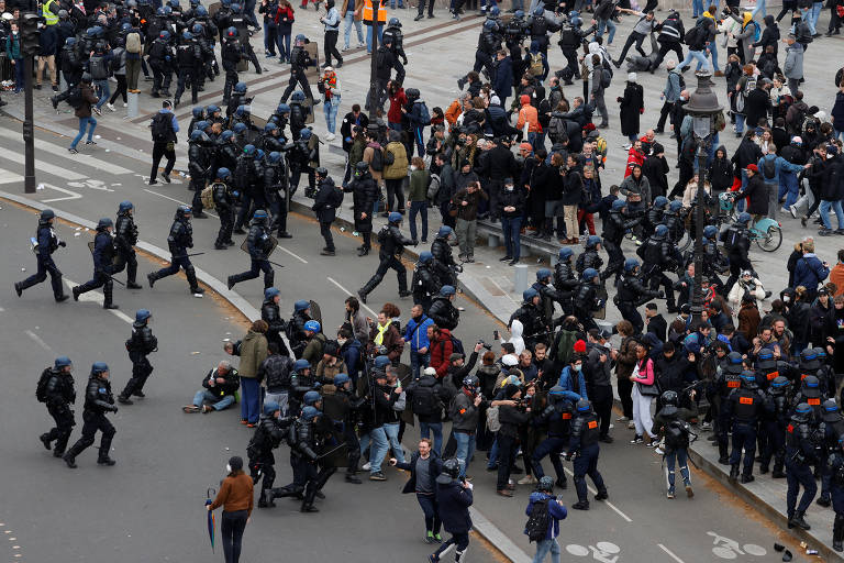 Manifestantes contra reforma da Previdência invadem loja da Louis Vuitton  em Paris