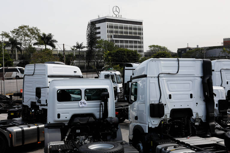 Mercedes-Benz vai produzir caminhões em turno único no ABC por até três  meses