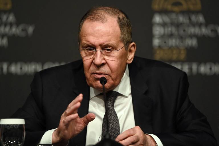 O chanceler da Rússia, Serguei Lavrov, durante uma entrevista na Turquia, 15 dias após o início da guerra