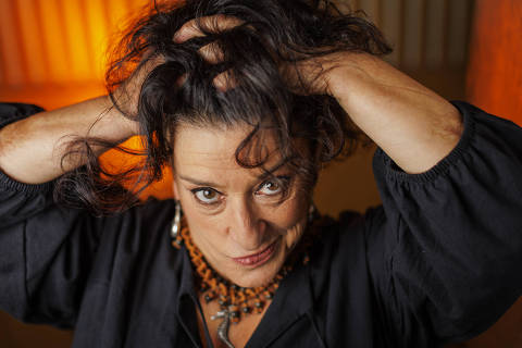 SÃO PAULO, SP, 14.04.2023: Retrato de Grace Gianoukas, entrevistada de domingo da coluna Mônica Bergamo, fotografada no Teatro Opus. (Foto: Bruno Santos/ Folhapress)