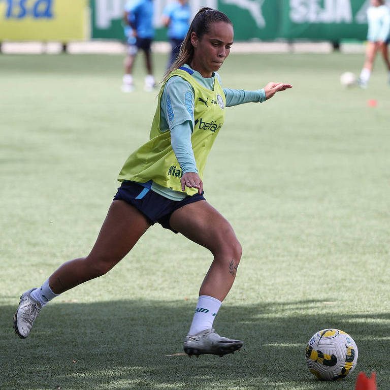 A atacante Letícia Ferreira durante treino do Palmeiras