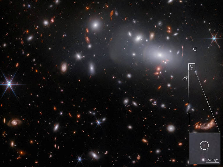 Foto de telescópio mostra centenas de galáxias como pontos e manchas brilhantes
