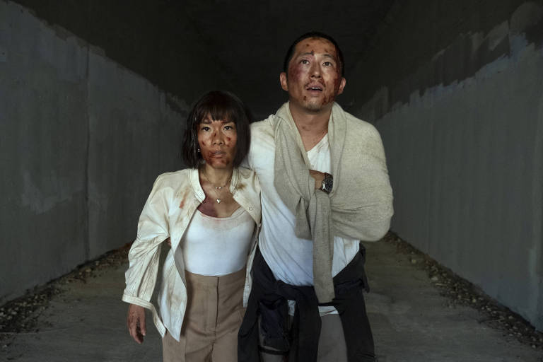 Ali Wong e Steven Yeun em cena de 'Treta', série da Netflix