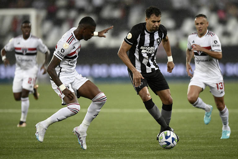 São Paulo perde para o Botafogo no Rio e vê pressão aumentar