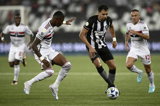 Partida entre Botafogo e São Paulo válida pelo Campeonato Brasileiro 2023.