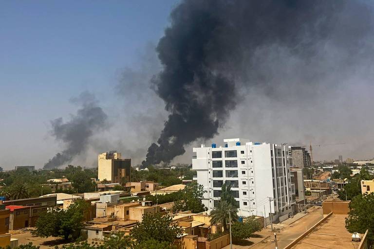 Confrontos entre Exército e paramilitares no Sudão crescem, e mortes vão a 97