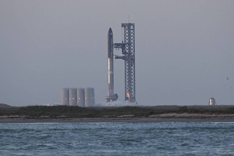 Starship, foguete da SpaceX, na base de lançamento em Boca Chica, no Texas. Voo, que iria ocorrer nesta segunda (17), foi cancelado