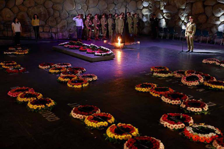 Cerimônia anual homenageia vítimas do holocausto em Jerusalém; veja fotos de hoje