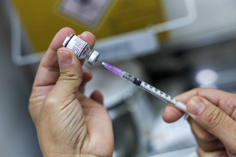 Vacina Pfizer baby contra a Covid-19 na UBS Cambuci, região central da capital paulista
