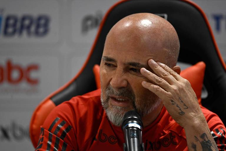 Jorge Sampaoli concede entrevista em sua apresentação como técnico do Flamengo