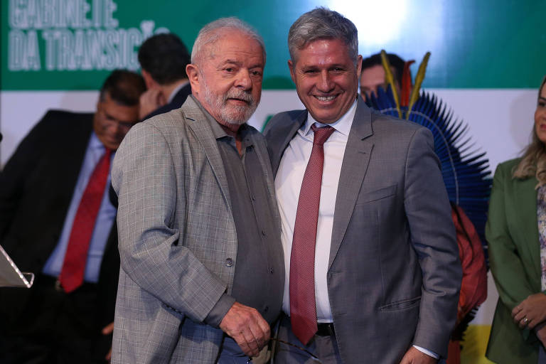 Paulo Teixeira, ministro do Desenvolvimento Agrário, e o presidente Luiz Inácio Lula da Silva (PT) durante evento no CCBB