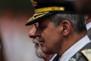 Lula e Tomás Piva durante ato pelo Dia do Exército