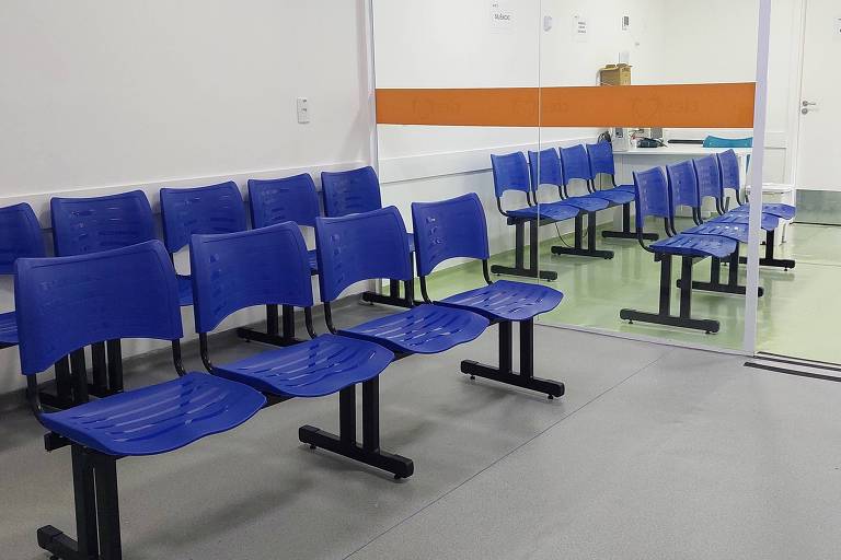 Sala de espera vazia no centro cirúrgico do Hospital Dia Carrão