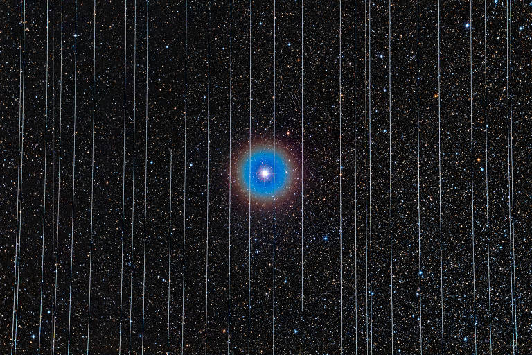 Imagem da estrela Albireo, na constelação Cygnus, feita em 2019 foi prejudicada por satélites Starlink 