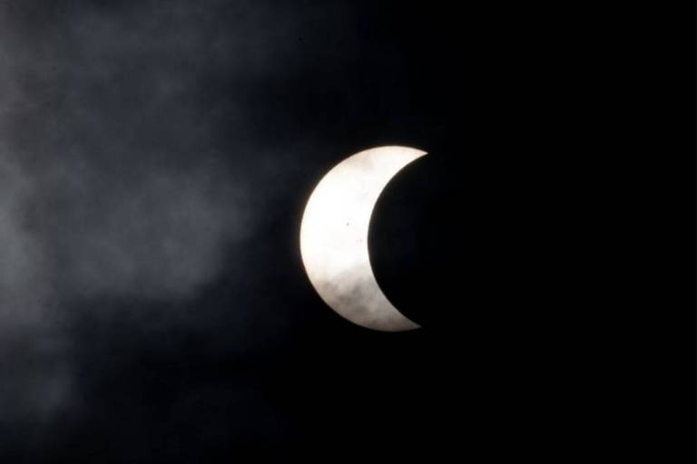 Na Indonésia, o eclipse foi apenas parcial