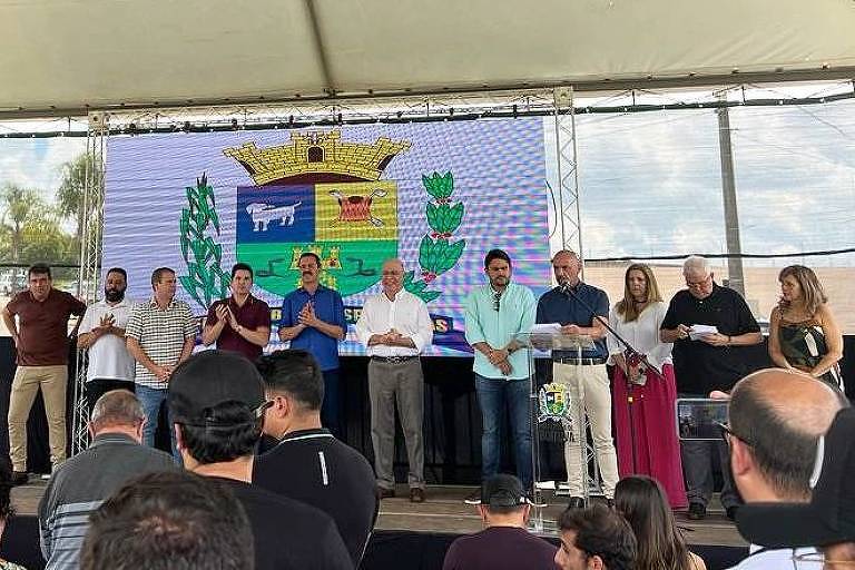 Inauguração da praça Roxão, em Boituva, que atraiu ministro Juscelino Filho (União) e outros políticos
