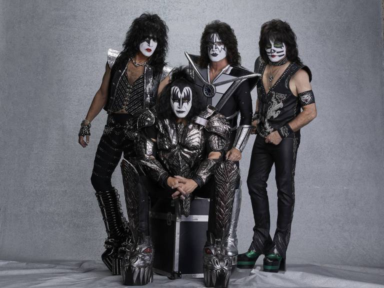 A banda americana de rock Kiss, formada por Gene Simmons, Paul Stanley, Eric Singer e Tommy Thayer