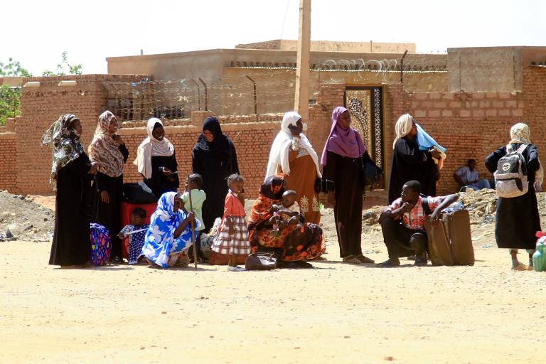 Conflito no Sudão já deixa mais de 400 mortos e segue em meio a feriado islâmico