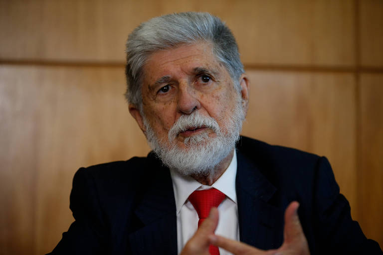 O ex-chanceler Celso Amorim, assessor especial do presidente Lula, durante entrevista coletiva em Brasília