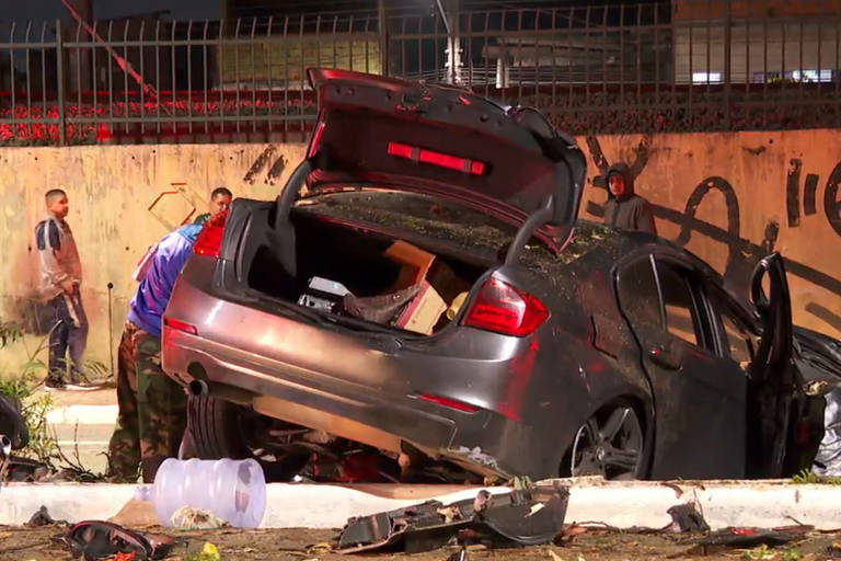 Três pessoas morrem após BMW bater contra árvore na zona leste de São Paulo